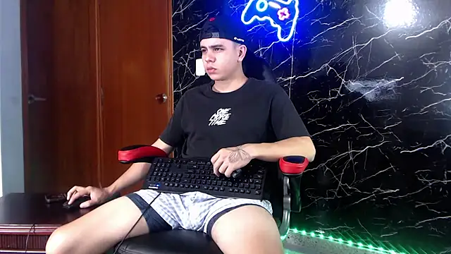 Snapshot of maty_hardx chatting on December 4, 3:10 pm maty hardx online show from December 4, 3:10 pm