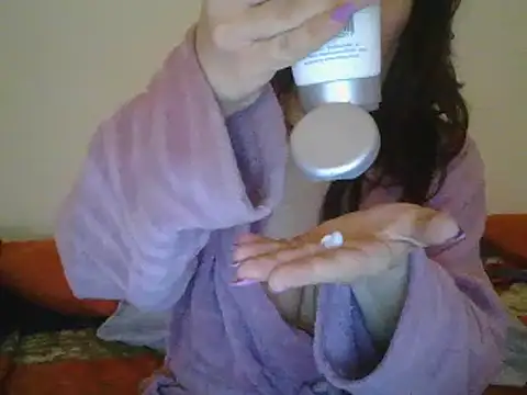 Snapshot of hairygirl80 chatting on December 6, 9:13 pm hairygirl80 online show from December 6, 9:13 pm