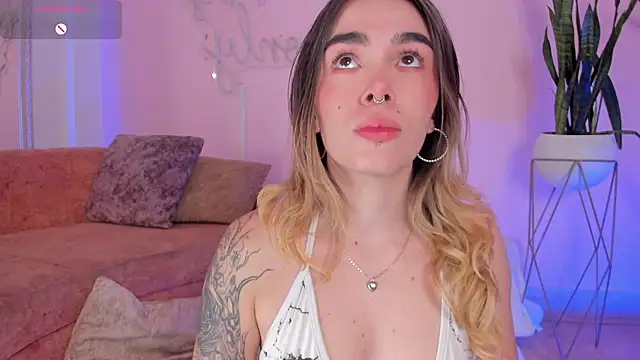 Snapshot of Lucy_Vega chatting on October 25, 3:58 am Lucy Vega online show from October 25, 3:58 am