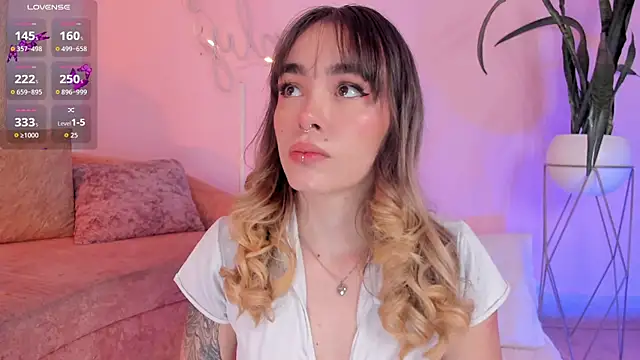 Snapshot of Lucy_Vega chatting on November 11, 3:39 am Lucy Vega online show from November 11, 3:39 am