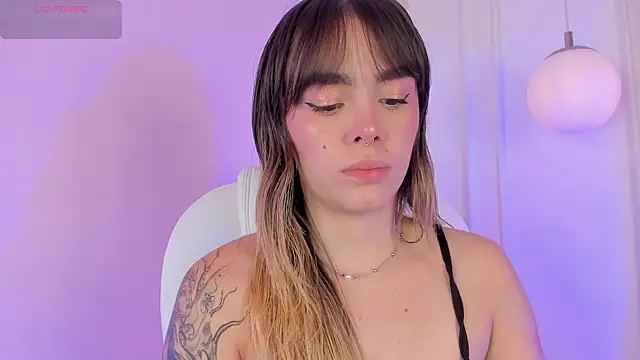 Snapshot of Lucy_Vega chatting on November 17, 3:45 am Lucy Vega online show from November 17, 3:45 am