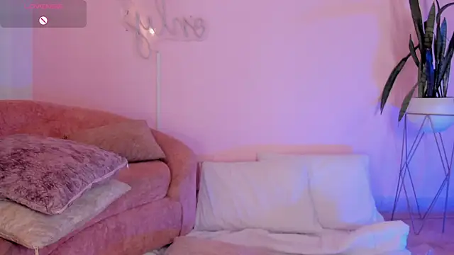 Snapshot of Lucy_Vega chatting on November 20, 4:01 am Lucy Vega online show from November 20, 4:01 am