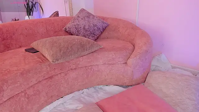 Snapshot of Lucy_Vega chatting on November 28, 4:48 am Lucy Vega online show from November 28, 4:48 am