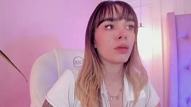 Snapshot of Lucy_Vega chatting on December 15, 5:01 am Lucy Vega online show from December 15, 5:01 am