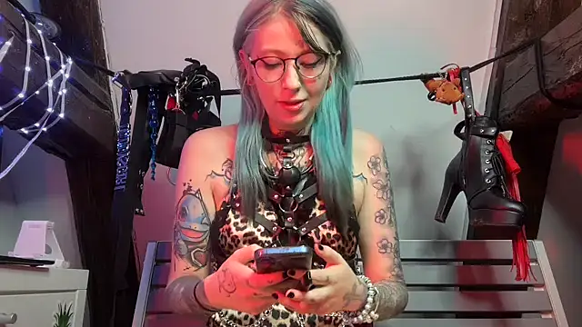 coyemoo online show from November 8, 9:31 am