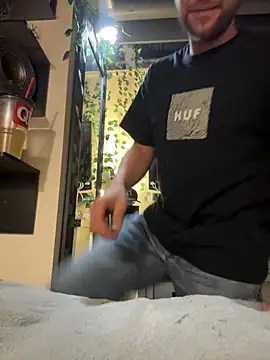 Snapshot of SmokingSloth chatting on February 9, 4:36 am SmokingSloth online show from February 9, 4:36 am