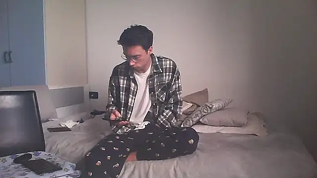 Snapshot of xentetube01 chatting on March 2, 10:33 am xentetube01 online show from March 2, 10:33 am