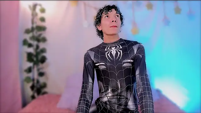 Im Alejo online show from October 31, 2:45 am