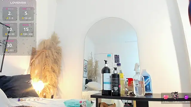 Snapshot of mia_lourence chatting on April 6, 2:07 pm mia lourence online show from April 6, 2:07 pm