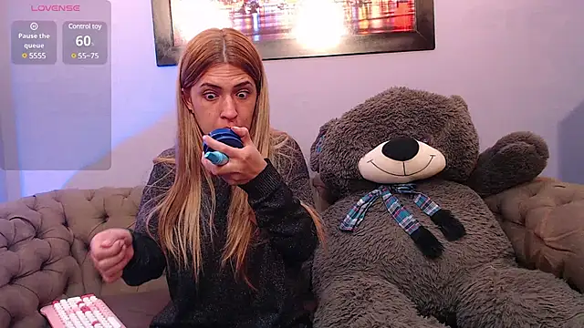 Snapshot of EvaaLovia1 chatting on February 28, 1:25 pm EvaaLovia1 online show from February 28, 1:25 pm