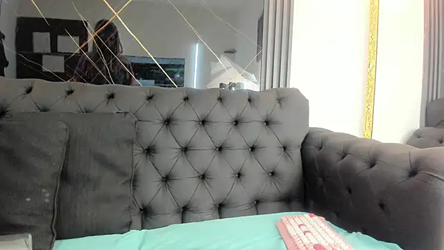 Snapshot of EvaaLovia1 chatting on February 5, 1:05 pm EvaaLovia1 online show from February 5, 1:05 pm