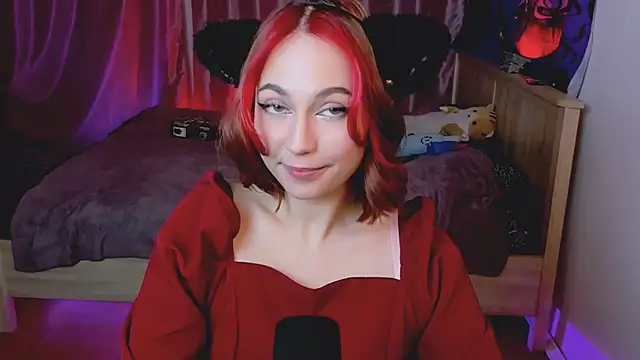 Snapshot of Carolina_Leep chatting on December 10, 2:05 am Carolina Leep online show from December 10, 2:05 am