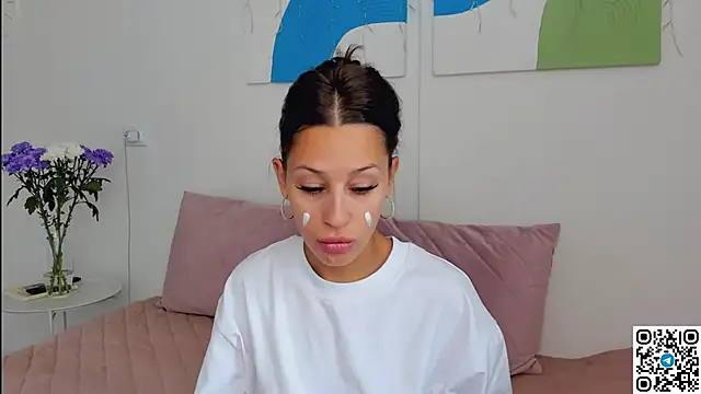 SelenaRousey online show from May 29, 6:55 am