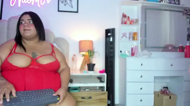 Snapshot of NaomiAsha chatting on June 5, 12:33 pm NaomiAsha online show from June 5, 12:33 pm