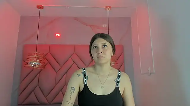 Snapshot of AngelaaCute_ chatting on May 23, 6:23 pm AngelaaCute online show from May 23, 6:23 pm