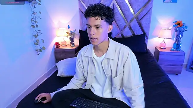 Snapshot of nickolas_moon chatting on September 25, 2:10 pm nickolas moon online show from September 25, 2:10 pm