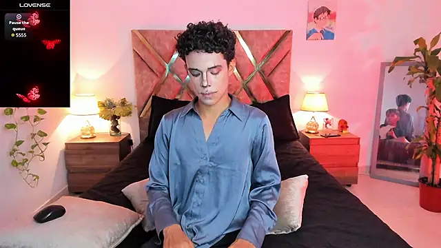 Snapshot of nickolas_moon chatting on November 1, 12:01 am nickolas moon online show from November 1, 12:01 am