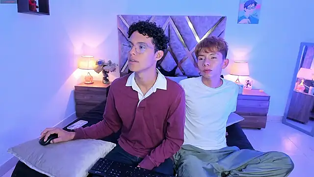 Snapshot of nickolas_moon chatting on November 7, 1:27 am nickolas moon online show from November 7, 1:27 am