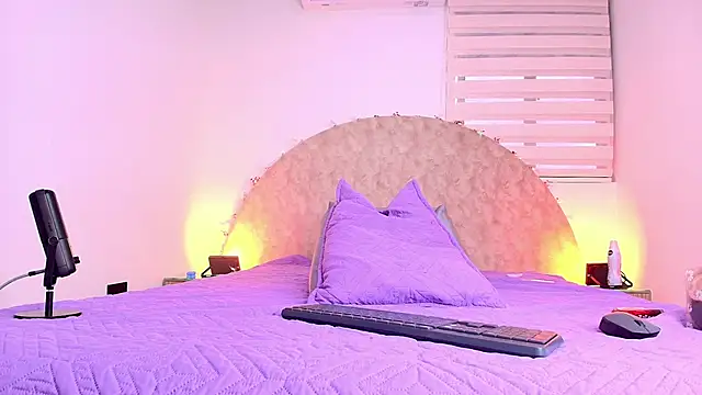 anisha x online show from December 5, 7:43 pm