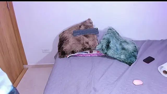 annika taylor online show from December 13, 1:59 am