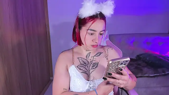 annika taylor online show from February 26, 12:38 am