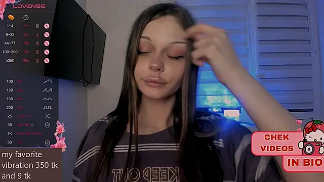 Snapshot of shy_melony chatting on September 10, 1:05 am shy melony online show from September 10, 1:05 am