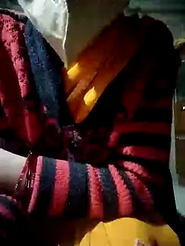 Snapshot of Poonam-bab chatting on December 31, 11:39 pm Poonam-bab online show from December 31, 11:39 pm