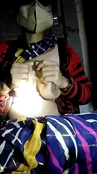 Snapshot of Poonam-bab chatting on February 1, 4:44 pm Poonam-bab online show from February 1, 4:44 pm