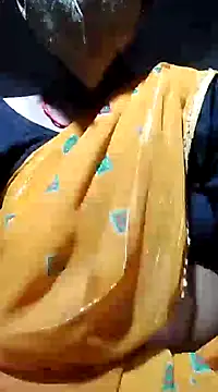 Snapshot of Poonam-bab chatting on February 8, 12:39 pm Poonam-bab online show from February 8, 12:39 pm