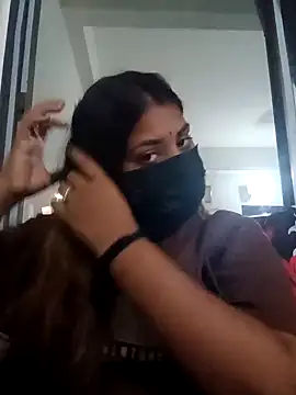 Snapshot of Hotmilfxox chatting on December 5, 1:38 pm Hotmilfxox online show from December 5, 1:38 pm