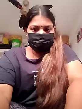 Snapshot of Hotmilfxox chatting on December 23, 2:24 am Hotmilfxox online show from December 23, 2:24 am