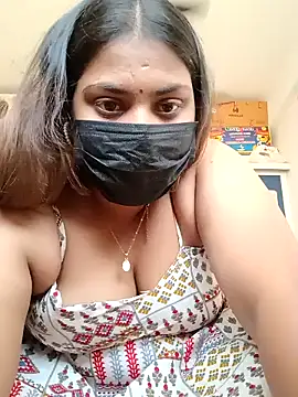 Snapshot of Hotmilfxox chatting on January 6, 8:24 am Hotmilfxox online show from January 6, 8:24 am