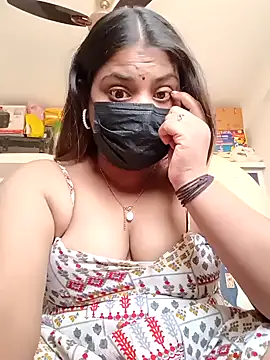 Snapshot of Hotmilfxox chatting on January 20, 9:46 am Hotmilfxox online show from January 20, 9:46 am