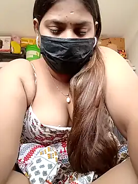 Snapshot of Hotmilfxox chatting on January 27, 7:56 am Hotmilfxox online show from January 27, 7:56 am