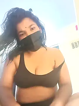 Snapshot of Hotmilfxox chatting on March 19, 8:23 am Hotmilfxox online show from March 19, 8:23 am