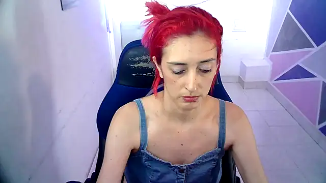 Snapshot of Ruby_Your_Milf chatting on December 26, 11:35 pm Ruby Your Milf online show from December 26, 11:35 pm