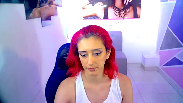 Snapshot of Ruby_Your_Milf chatting on January 27, 11:43 pm Ruby Your Milf online show from January 27, 11:43 pm