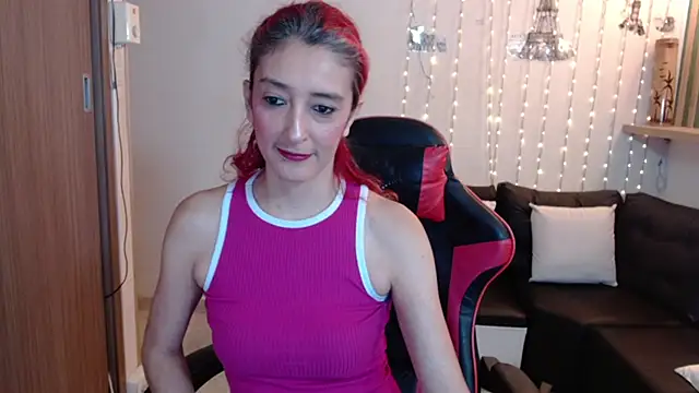 Snapshot of Ruby_Your_Milf chatting on December 15, 7:18 pm Ruby Your Milf online show from December 15, 7:18 pm