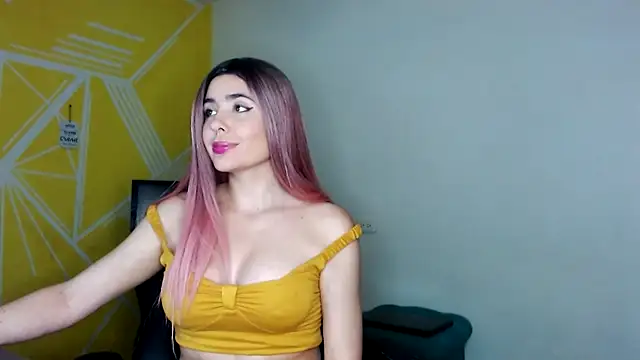 Nikolle Rouss online show from December 4, 6:17 pm