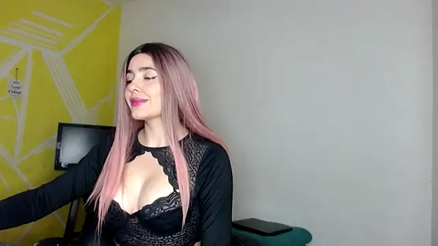 Nikolle Rouss online show from December 24, 5:34 pm