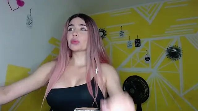 Nikolle Rouss online show from October 15, 5:02 pm