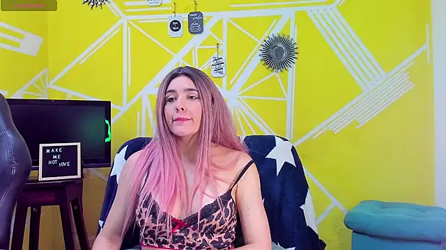 Nikolle Rouss online show from December 14, 7:29 pm