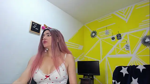 Snapshot of Nikolle_Rouss chatting on February 3, 6:13 pm Nikolle Rouss online show from February 3, 6:13 pm