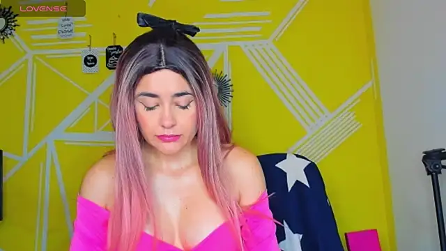 Snapshot of Nikolle_Rouss chatting on February 20, 6:41 pm Nikolle Rouss online show from February 20, 6:41 pm