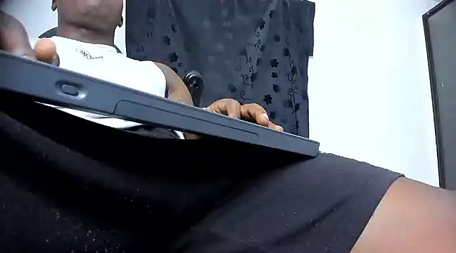 Snapshot of brant_garciabbc chatting on February 25, 1:09 am brant garciabbc online show from February 25, 1:09 am