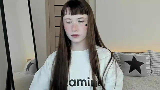 Stella Sunny online show from April 5, 7:49 am