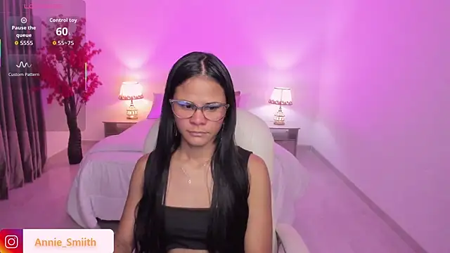 anniie smith online show from November 9, 11:30 am