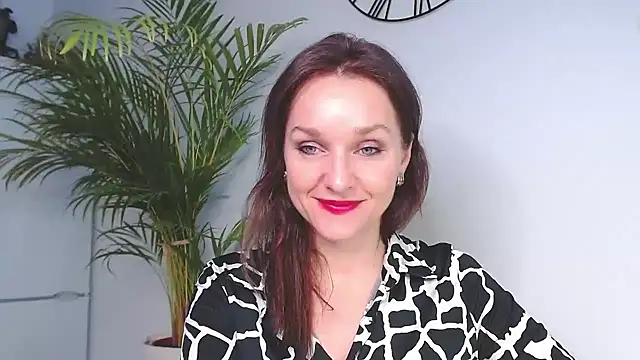 AliciaDesire online show from December 10, 11:00 am