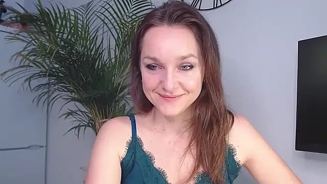 AliciaDesire online show from February 4, 7:51 am