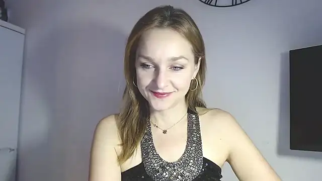 Snapshot of AliciaDesire chatting on February 11, 7:02 am AliciaDesire online show from February 11, 7:02 am